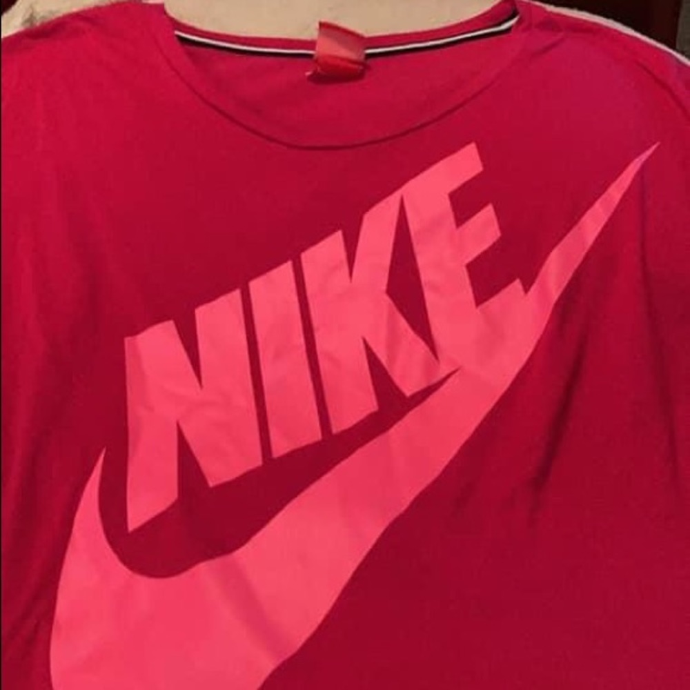 Size medium women’s Nike top